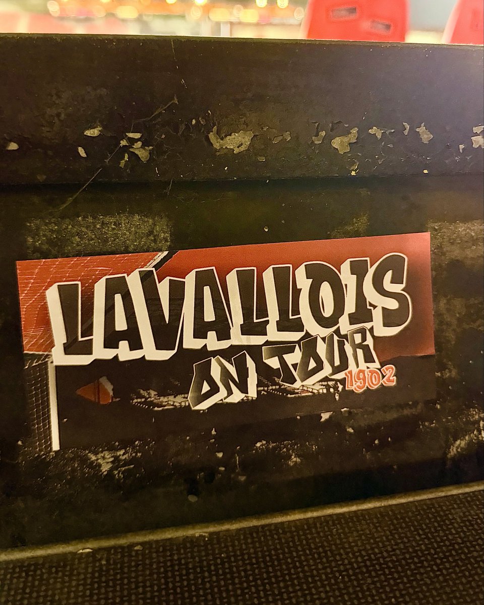 GriffwAm's tweet photo. Les nouveaux sticks de cette année sont là et dispos, on les a déjà aperçus dans leurs éléments, à fond derrière notre équipe et nos couleurs! 💪🏼🧡🖤 https://t.co/Lp5p0A2NId