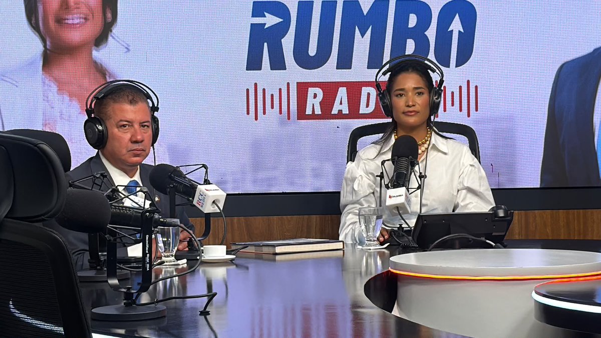 CesarAFernandz's tweet photo. Un placer compartir en Rumbo Radio, por Rumba FM, un espacio dinámico con un equipo de gran experiencia en temas políticos y nacionales. Gracias por la invitación y por permitirnos compartir nuestra visión desde la Fuerza del Pueblo. ¡Agradecido por la acogida! @PropagandaFP @FPcomunica