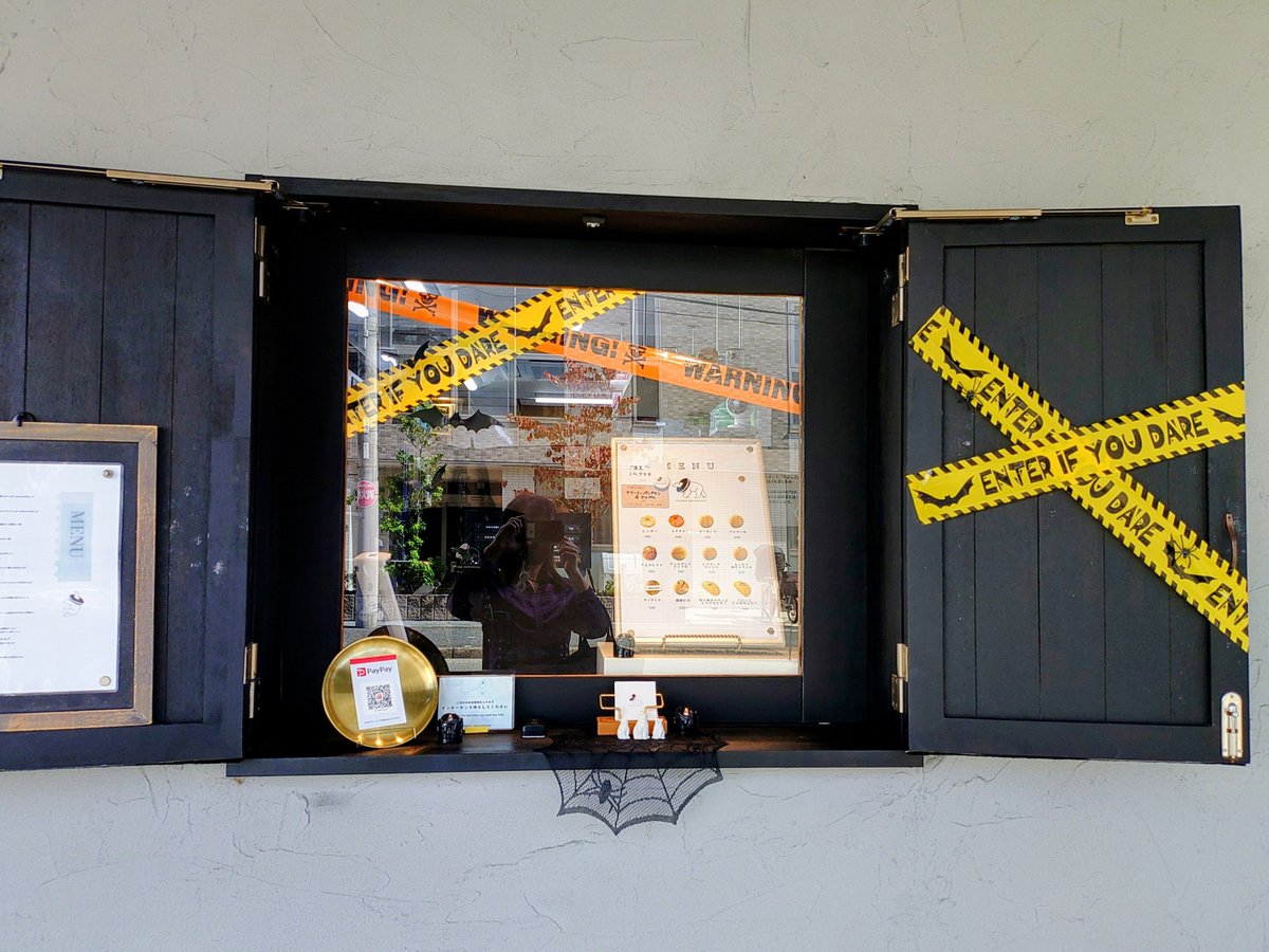 SkullLeaderMFP's tweet photo. 10/7(水)
今日もシロクマドーナツ🍩
今週の限定『クリーミーパンプキン&amp;アップルシナモン』
お店も先週からハロウィン🎃の飾り付け✨
#shi6madoughnuts #脳梗塞 #方麻痺 #リハビリ #Xジェンダー #ジェンダーレス https://t.co/i53RSuOAyz