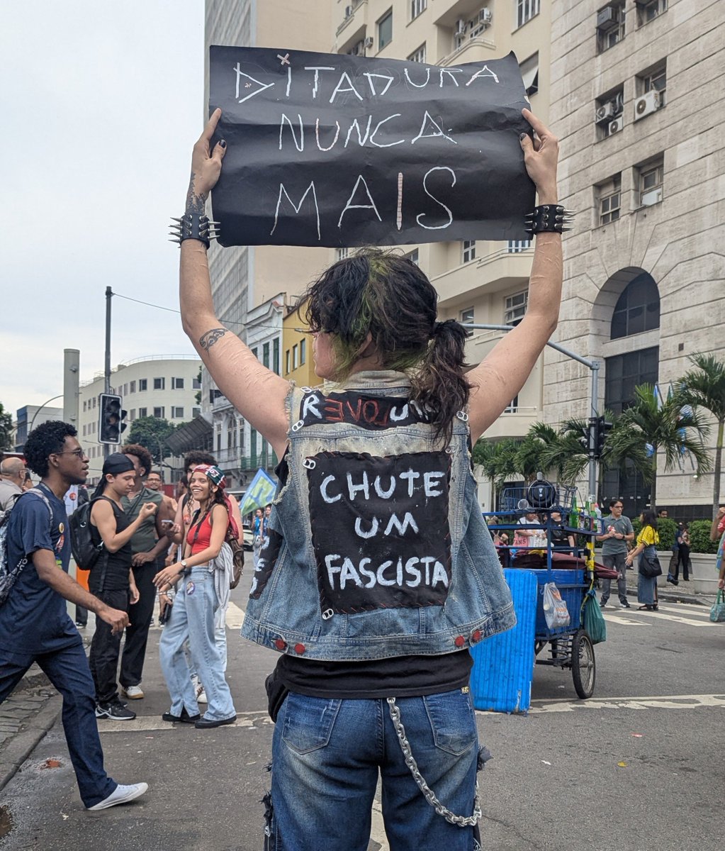 raaphoso's tweet photo. #EleNão https://t.co/lDaxNpVtYy