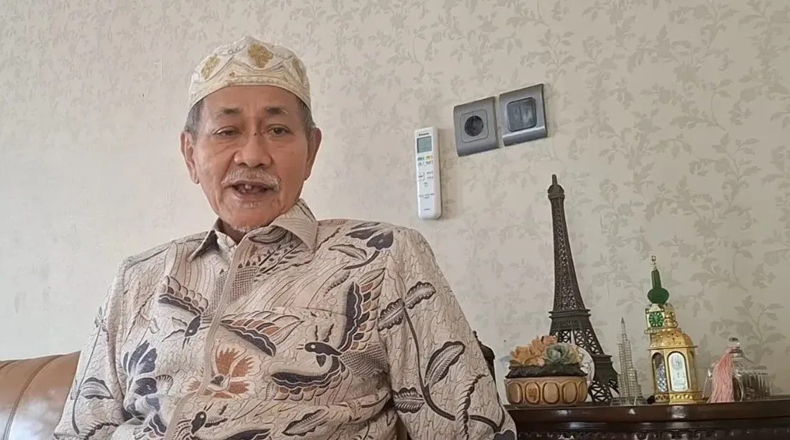 BangkitSurabaya's tweet photo. Tokoh masyarakat Banten Embay Mulya Syarief berharap Komjen Pol. Suyudi Ario Seto membawa pengalaman selama memimpin Polda Banten dalam menjalankan tugas sebagai Kapolri. Embay juga berharap Suyudi tetap menjaga kedekatan dengan masyarakat dan memperkuat sinergi https://t.co/ufo8Zdtjtp