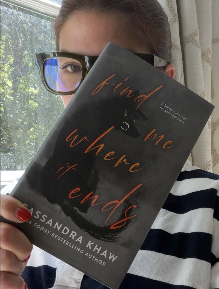 genpadbr's tweet photo. Mês novo, leitura nova!! 📚🫶🏻✨

 A leitura do clube do livro desse mês será "FIND ME WHERE IT ENDS" da autora Cassandra Khaw.
Quem vai ler com a gente? 

📸: Gen via Instagram. https://t.co/CHMuWtwSFe
