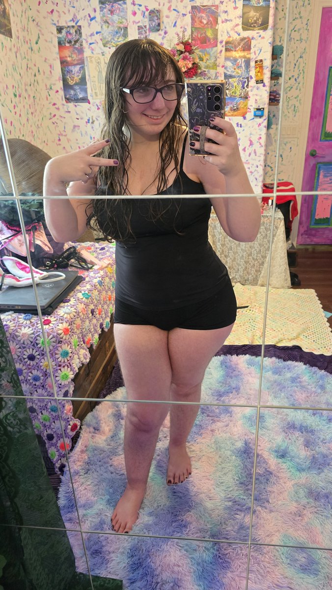 SketchyLadyy's tweet photo. Just got out of the shower and had to immediately take some selfies lol https://t.co/vuGA4vu0LS