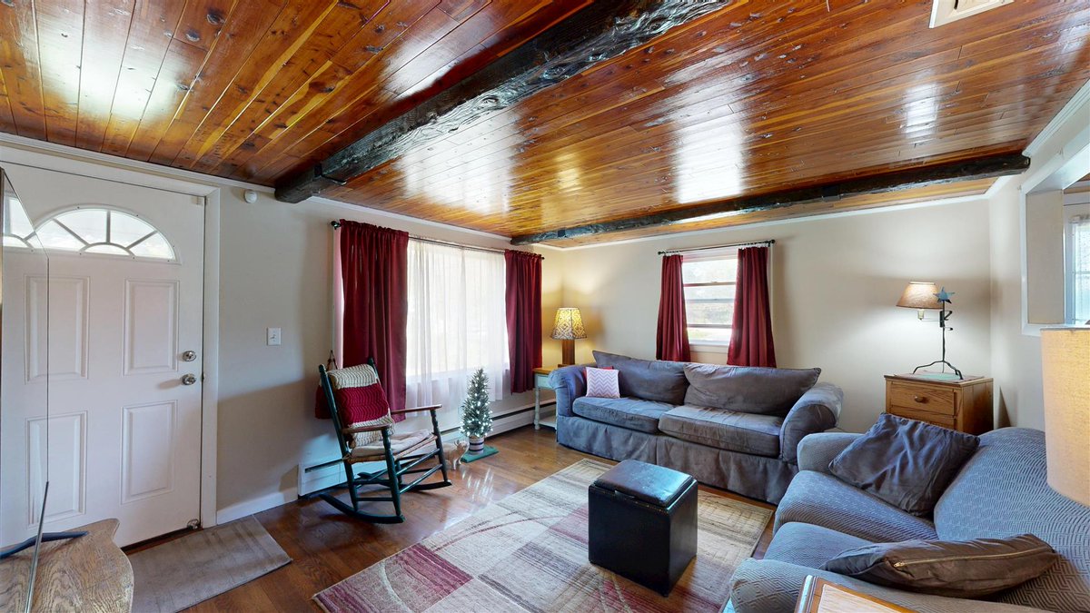 TeamDixonRE's tweet photo. This home has a lot to offer, and it could be you making the offer on it! #RealEstate

Tom &amp; Bette Dixon #TeamDixon, #Keller Williams Realty Easton https://t.co/jPGTkYTFle