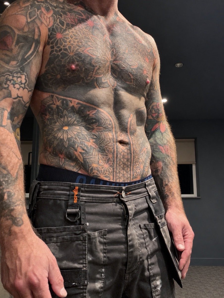 MrTatts001's tweet photo. Sanding down ready to paint… hate this bloody job 😂 Anyone fancy giving me a hand? 😏

#TattooedMen #InkedMen #Shirtless #BritishMen #Daddy #Workwear #DIY #MensPhysique #MaleCreator #MrTatts https://t.co/T7HVREeBzV