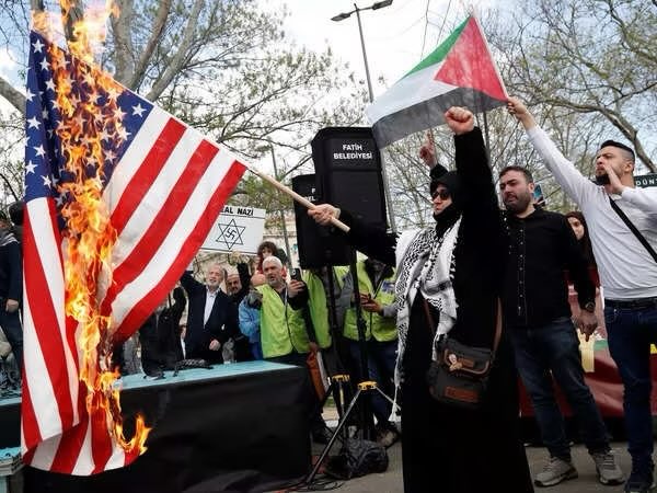 MessageFromLen's tweet photo. The useful idiots mentioned by @RobertKennedyJr, using Israel/Jew-hatred as a fig leaf for their America-hatred. https://t.co/yuQNpM6al7