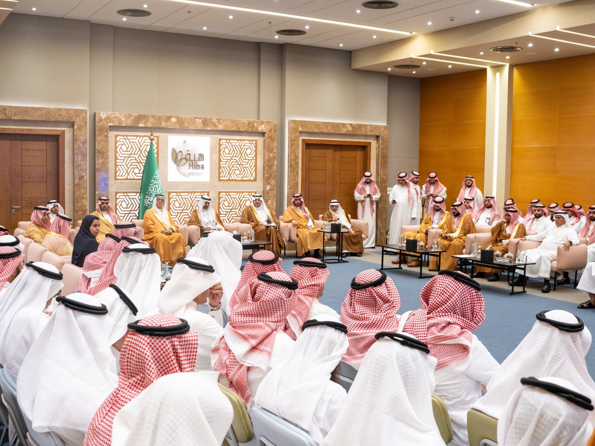 ercharities's tweet photo. بالتعاون مع المركز الوطني لتنمية القطاع غير الربحي، نظّم مجلس الجمعيات الأهلية بالشرقية لقاءً جمع معالي وزير الموارد البشرية والتنمية الاجتماعية م. أحمد الراجحي، والرئيس التنفيذي للمركز الوطني لتنمية القطاع غير الربحي أ. أحمد السويلم، بعدد من قادة منظمات القطاع غير الربحي بالمنطقة الشرقية.

واستُهل اللقاء بكلمة لرئيس مجلس الإدارة أ. عبدالله الخالدي، رحّب خلالها بمعالي الوزير والحضور، مؤكدًا أهمية تعزيز التواصل والتكامل لدعم وتمكين منظمات القطاع.

وشهد اللقاء حوارًا حول أبرز الفرص والتحديات وتطلعات الجمعيات الأهلية، وسبل رفع كفاءتها وتعزيز استدامتها وتعظيم أثرها التنموي.

ويتقدم المجلس بالشكر لمركز المهيدب لمتلازمة داون على استضافة اللقاء والمساهمة في إنجاحه.