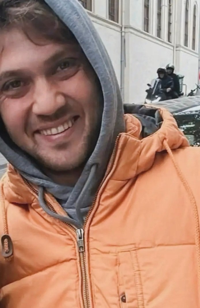 arasbuluttfan's tweet photo. İYNEMLİ TARZI🧿 @Aras_B_iynemli 🧿 #ArasBulutİynemli 🧿  @Aras_B_iynemli 🧿 #içerde #deha #çukur #evegidenyol 🧿 https://t.co/nNnEFasInN