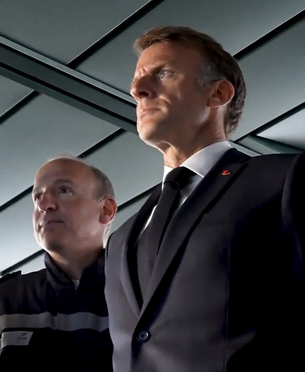 JosianeLepine's tweet photo. Alors qu’il est tendrement aimé à l’intérieur de nos frontières, notre Président inspire la crainte et un infini respect parmi nos alliés comme nos ennemis. https://t.co/F4wBOS4eI6