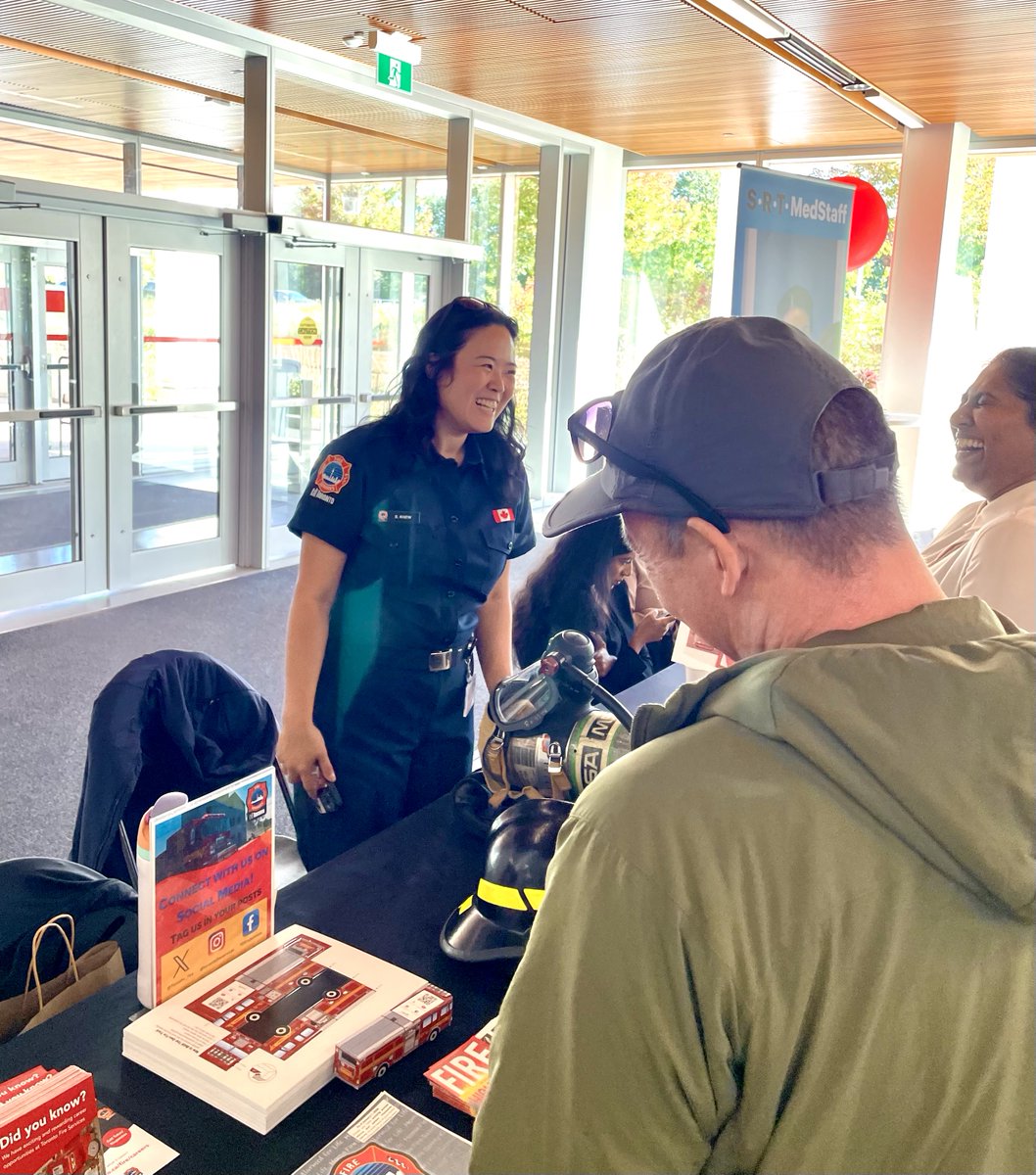 Toronto_Fire's tweet photo. Toronto Fire’s Recruitment &amp; Outreach team recently had the opportunity to attend a Career Fair at Seneca College. Students were provided with information related to the various fire services careers. For more information regarding TFS careers visit: https://t.co/ELzOSkLcEX https://t.co/uqRmBCq1SQ
