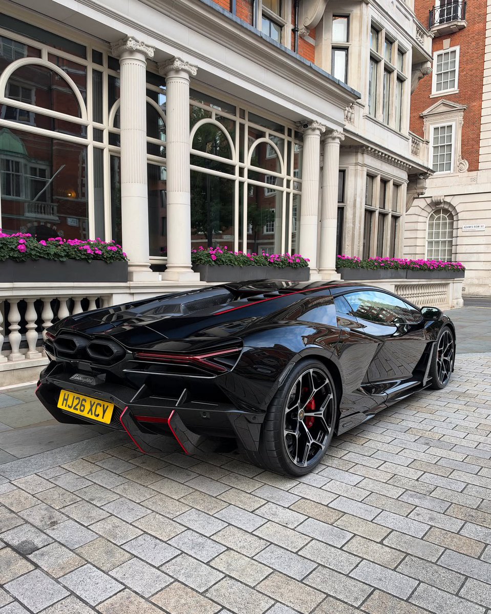CarCultureCC's tweet photo. Lamborghini Revuelto in London 🇬🇧 https://t.co/3Y3UqoAasX
