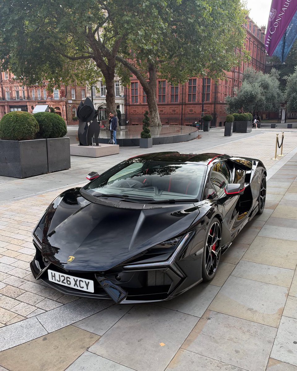 CarCultureCC's tweet photo. Lamborghini Revuelto in London 🇬🇧 https://t.co/3Y3UqoAasX