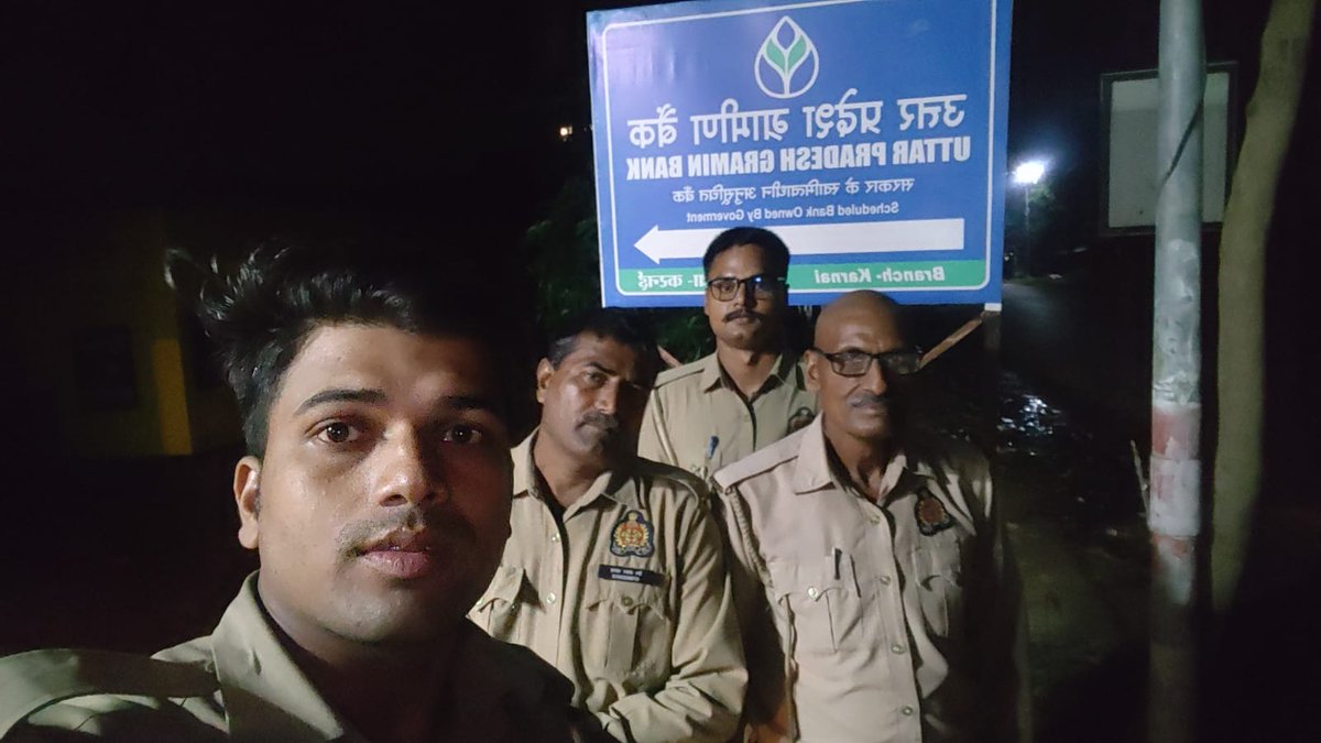 balliapolice's tweet photo. #रात्रि_गश्त_व_चेकिंग #SPBallia श्री ओमवीर सिंह के निर्देशन में जनपद में शांति,सुरक्षा एवं कानून व्यवस्था बनाए रखने के दृष्टिगत #Ps_सुखपुरा पुलिस द्वारा रात्रि में निरन्तर भ्रमणशील र��ते हुए संदिग्ध व्यक्तियों/वाहनो की चेकिंग की जा रही है। #Ballia
@Uppolice
@dgpup
@digazamgarh https://t.co/2EASkrUfhi