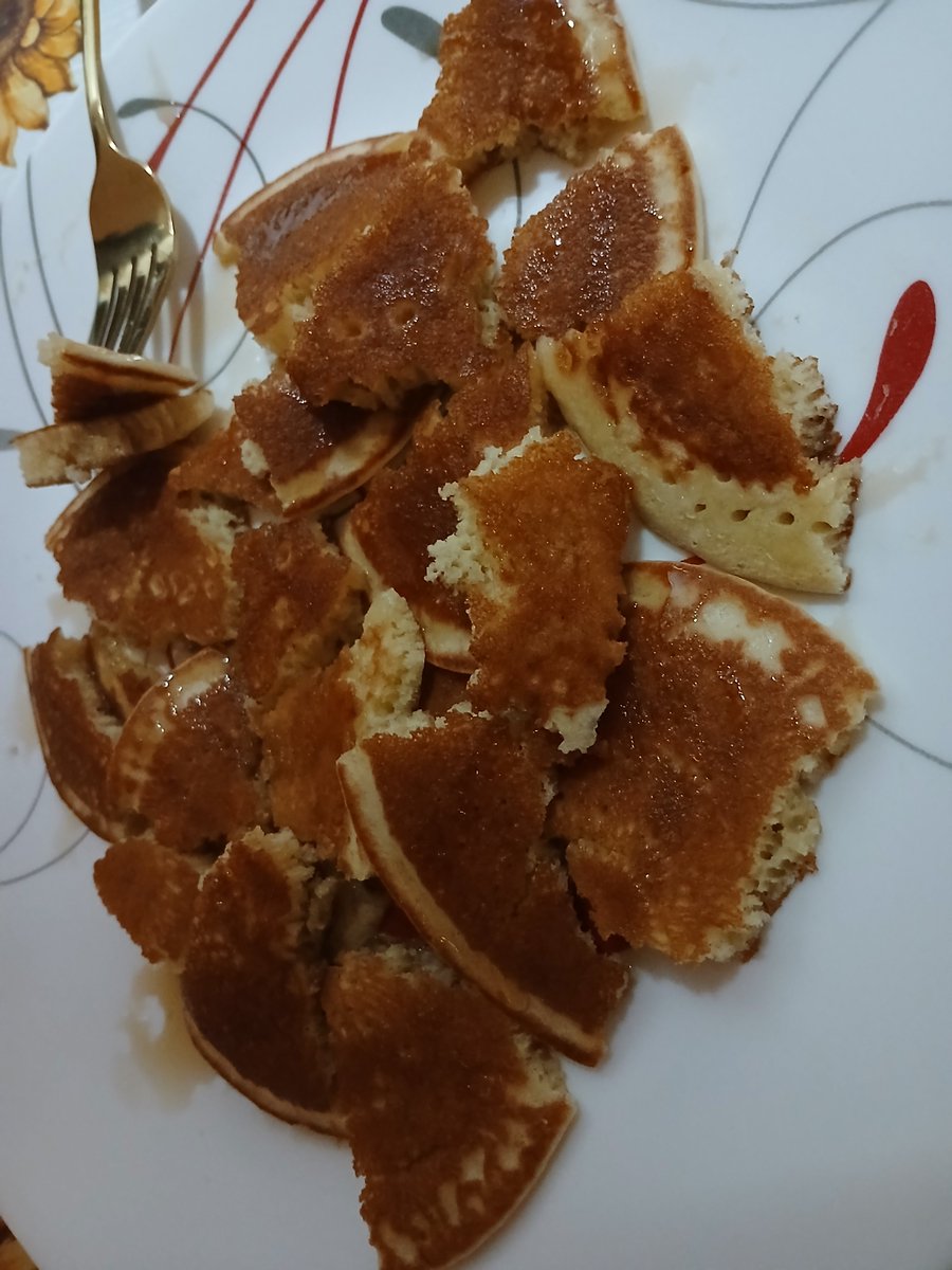 lobotomybun's tweet photo. Forgot to post this yesterday but I did 9k steps!! So rewarding myself with syrup on my pancakes ^^ https://t.co/Eae3wBwVHw
