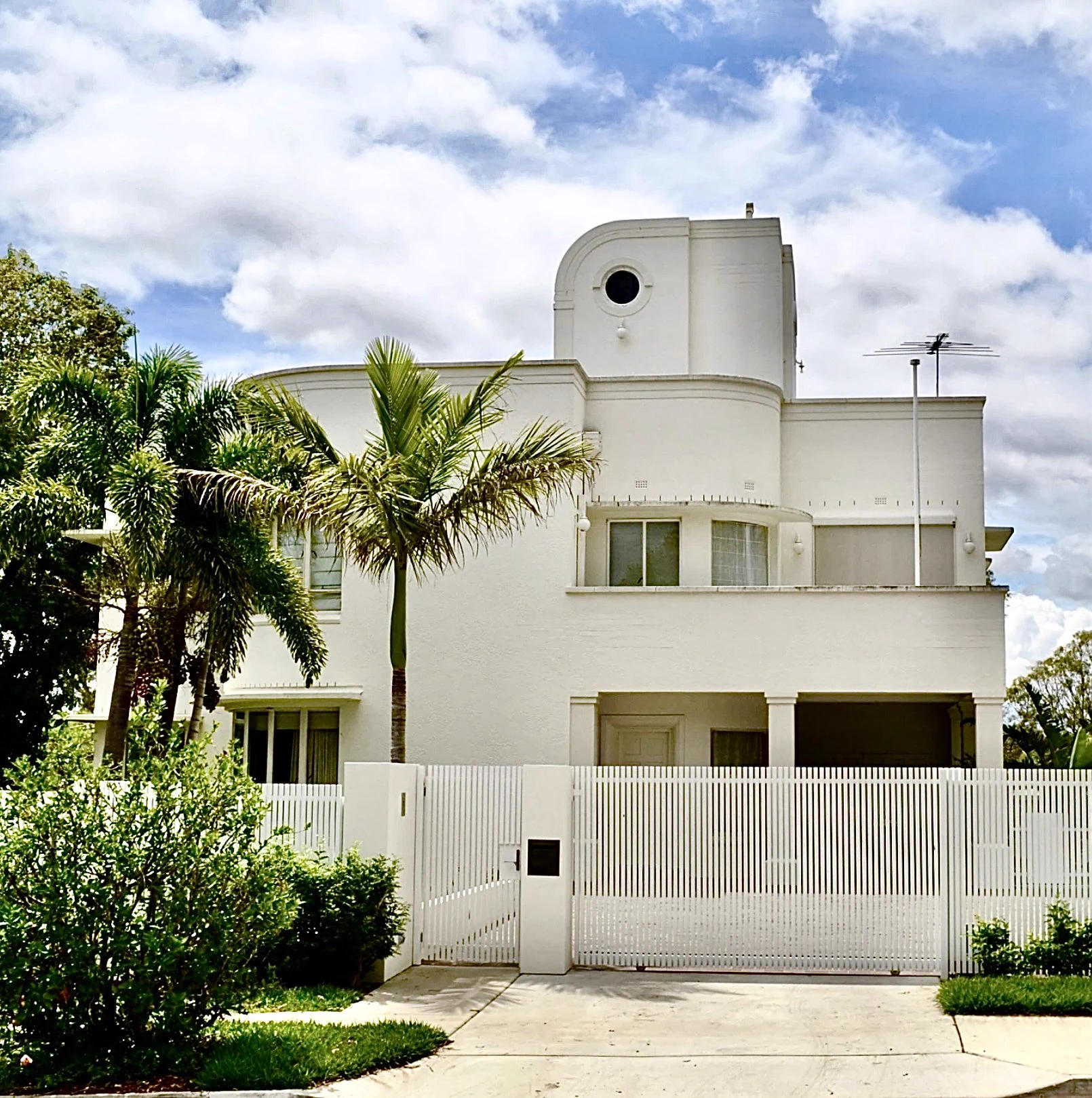 Art Deco SJ on X: 