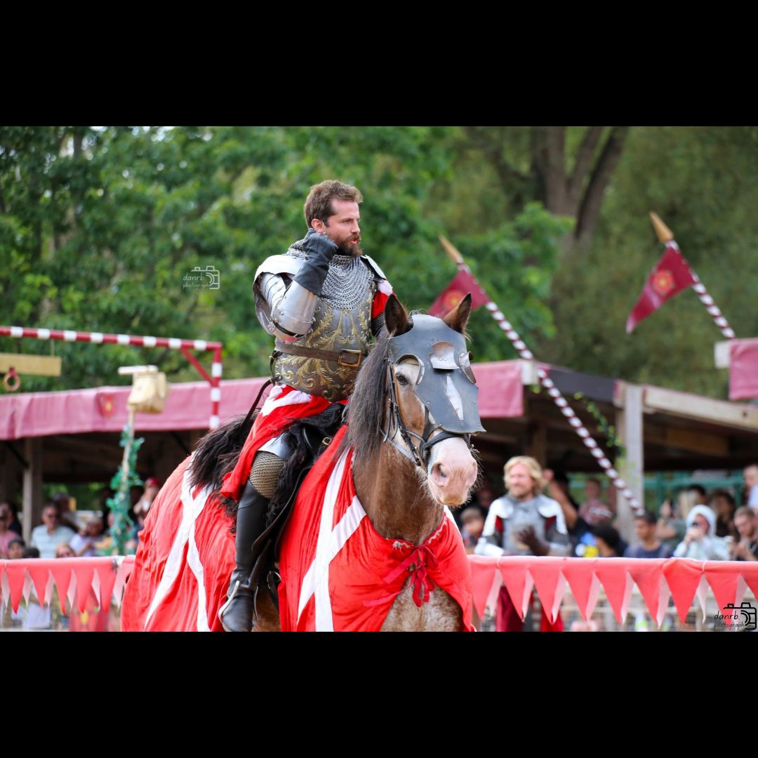 danrbphot0graph's tweet photo. Wars of the Roses Live with The Knights of Middle England at Warwick Castle!
#warsoftheroses #theknightsofmiddleengland #warwickcastle #history #horses https://t.co/EJXNl7DnNk