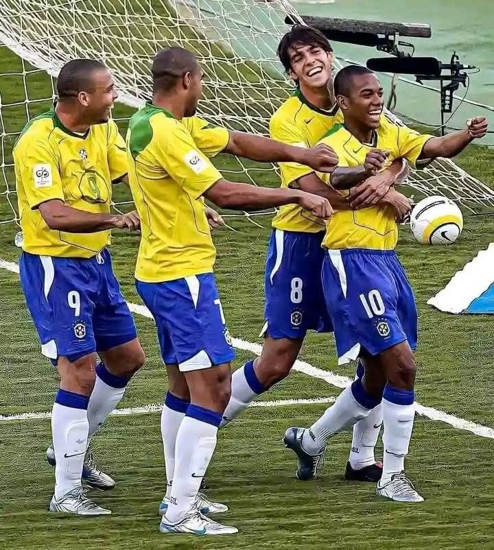 BrazilFootyPics's tweet photo. Brazil 5-0 Chile, 2005 https://t.co/wZSVGPVveJ