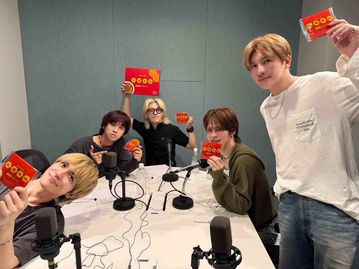 TBG_account's tweet photo. 📻━━━━━━━━━━━━━━
　　　#1 THANK YOU !!
━━━━━━━━━━━━━━🎙️

FM AICHI
『THE BEAT GARDENのBoysTalk』

初回放送をお聴きいただいた皆さん
ありがとうございました˖˚🌟

いかがでしたか？💭

感想は
#TBGのボーイズトーク
で呟いてください🗣️

📅毎週水曜 27:30〜28:00
📻FM AICHIにてON AIR！

番組へのメッセージもお待ちしています💌
https://t.co/Id8qVF6FKc

来週の #2 もお楽しみに🌙

#THEBEATGARDEN #ビートラジオ
#FMAICHI @FMAICHI