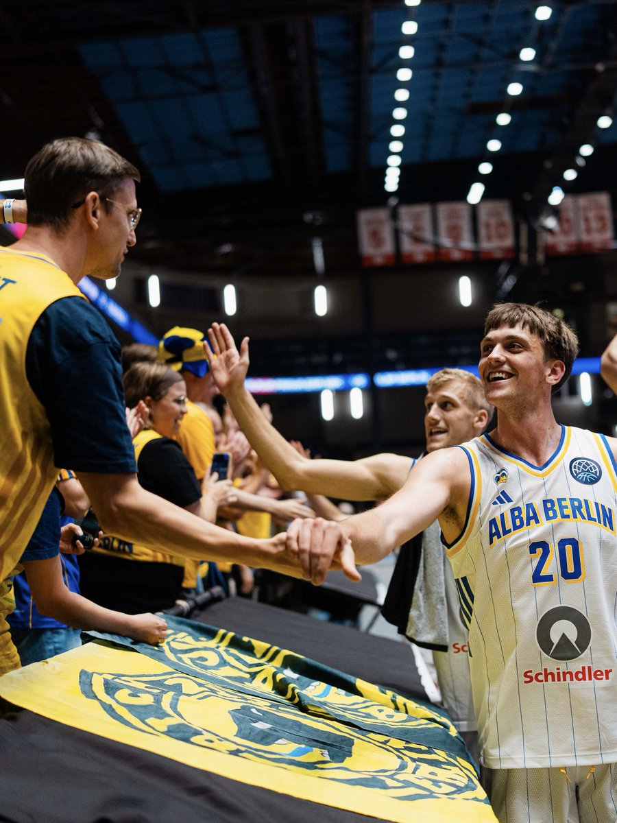 albaberlin's tweet photo. 💛💙-SUPPORT 

So kann man mal in die neue @BasketballCL-Saison starten. Am Dienstagabend (13.10., 20 Uhr) sehen wir uns dann alle wieder in der Uber Arena für das erste BCL-Heimspiel. Kommt gut nach Hause. ✌️

🎫 https://t.co/5yeVhDDU9w

#basketballcl https://t.co/h7Ez71ddLE