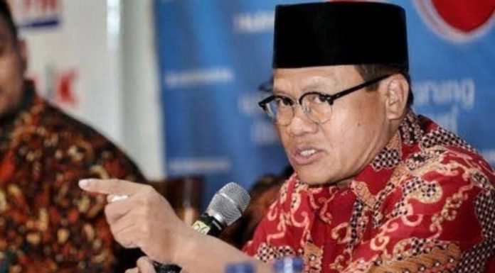 BangkitSurabaya's tweet photo. Gebrakan awal Kapolri Jenderal Suyudi Ario Seto langsung menjadi sorotan Indonesia Police Watch (IPW). Baru sehari dilantik Presiden Prabowo Subianto, Kapolri Suyudi langsung melakukan perombakan besar-besaran terhadap struktur internal Mabes Polri hingga jajaran kewilayahan. https://t.co/Lw3pKWem2G