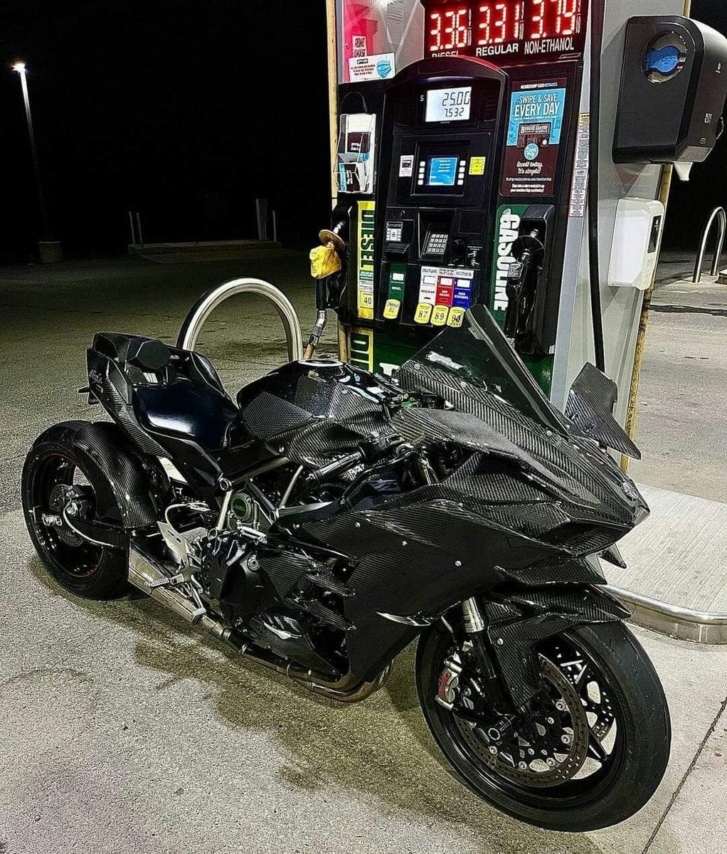 Maria11null's tweet photo. You're probably never gonna see anything faster than this 🚲 https://t.co/MoFdEfw6pK