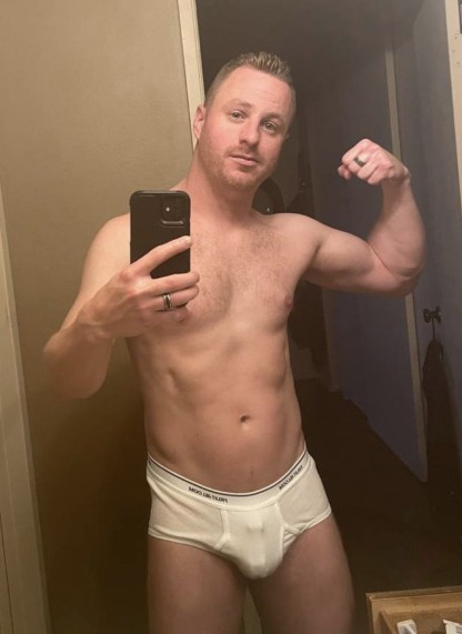 Bigbroth4u's tweet photo. Underwear selfies are my favorite selfies! https://t.co/WIaky1D1kS