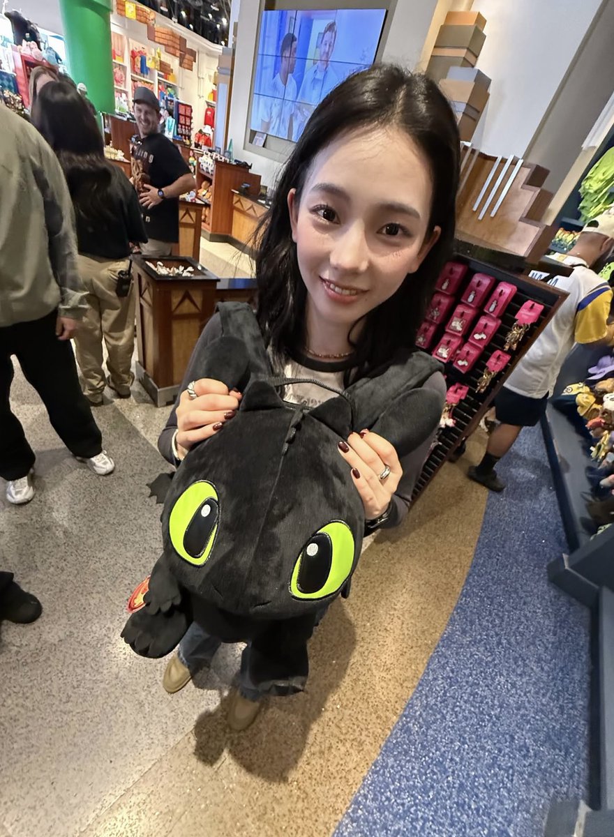 icurina's tweet photo. shes just a silly girl https://t.co/VBIIcizyVg