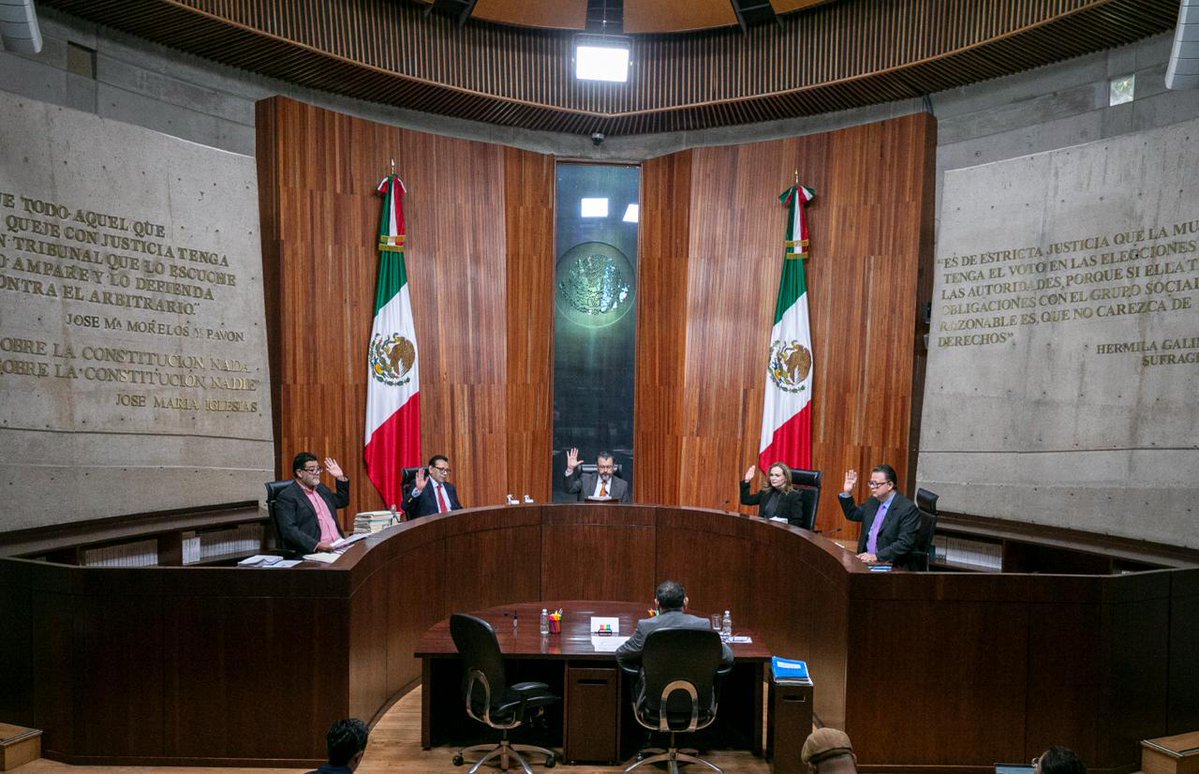 azucenau's tweet photo. 🚨#ÚLTIMAHORA  Por unanimidad, la Sala Superior del TEPJF ordenó revocar parcialmente los lineamientos del INE para la preparación y desarrollo de los cómputos electorales del proceso 2026-2027.

El Tribunal determinó que las llamadas “boletas planchadas”, es decir, aquellas sin marcas de doblez, no deberán contabilizarse como parte de la votación cuando se acredite esta condición. El INE deberá modificar los lineamientos para mantenerlas separadas de las boletas computadas.
