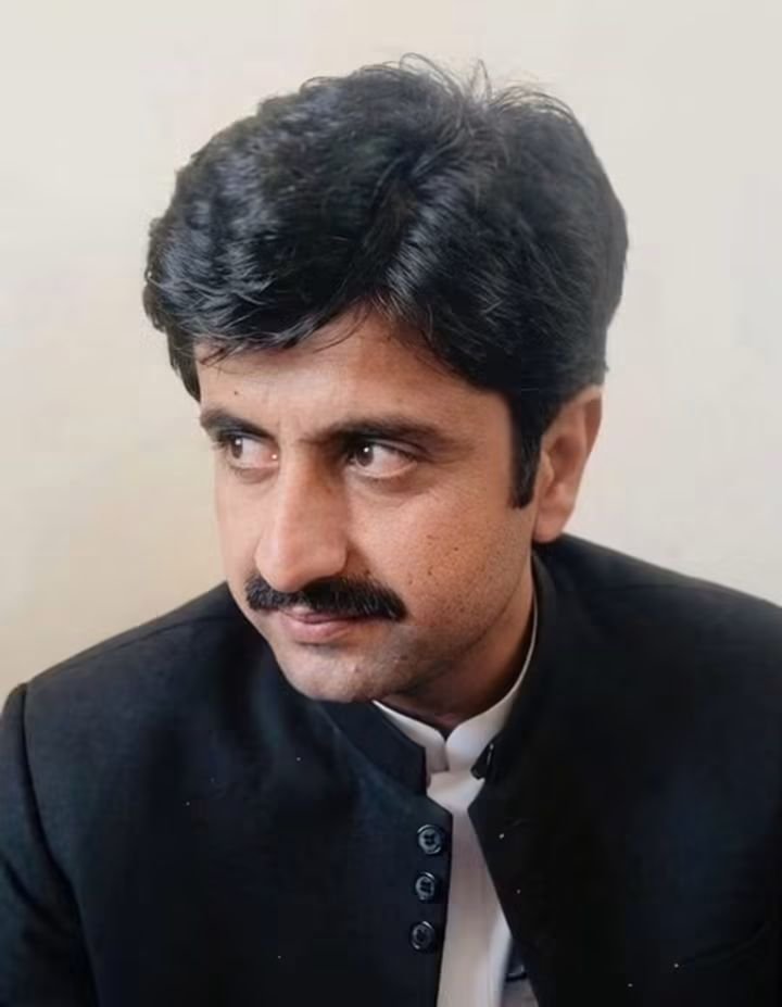 deda276's tweet photo. ابدال و پخیر عاجز
نن مستء ملنگ درویش 
گوریچ ننے لگتو 
دے ئس پن و شہرت نا 

#Mureed https://t.co/rczqitxW7B