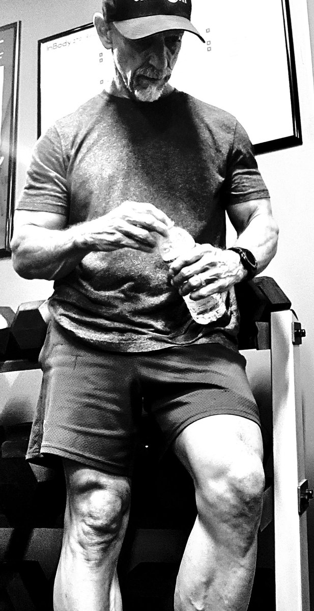 Mike8vp3's tweet photo. Post leg workout https://t.co/fJccSAe7zP