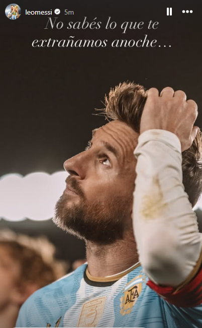 Abokr10's tweet photo. 🥹💔ليو ميسي ينظر إلى السماء ويكتب عبارة IG :

" لا تعلم كم افتقدنا وجودك في الليلة الماضية ... ". https://t.co/ihYMwyQ9ot