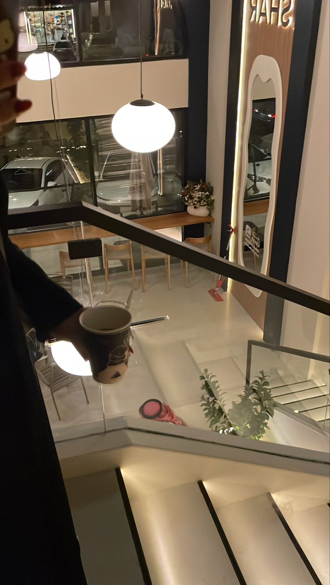 rian4_1's tweet photo. والله ما يرمش للعين طرفه
ولا السواد يدور في محجر العيّن
لو الرماح تحط في الشّوف شفرة
ما تقطع النظرات بين المحبّـين https://t.co/YUo3GQ87Jt