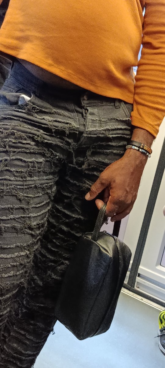 spyMedellin's tweet photo. Que delicia estos machos...
Entró este negro, así todo alto y con cara de pocos amigos; uando le voy viendo ese #paquete NEA que ricooo... Yo me imaginé una BBC curva hacia abajo 🤤
RT y Comenten como se imaginan la verga de este macho
#buenosbultos
#bultosdemacho https://t.co/HHicEKOPPv