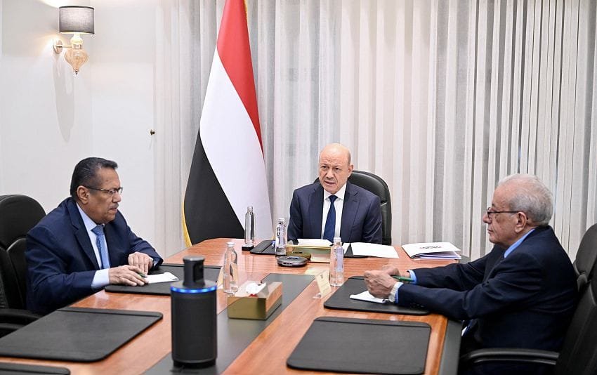Aisha2_ali's tweet photo. دعا الرئيس العليمي الأحزاب والمكونات السياسية إلى الانتقال من الدعم السياسي العام إلى إسناد سياسي ومجتمعي منظم وفاعل، وتفعيل حضورها في المحافظات، وتعزيز صلتها بالمجتمعات المحلية وإسناد مؤسسات الدولة.
#الرئيس_العليمي https://t.co/NZXt9JMsZr