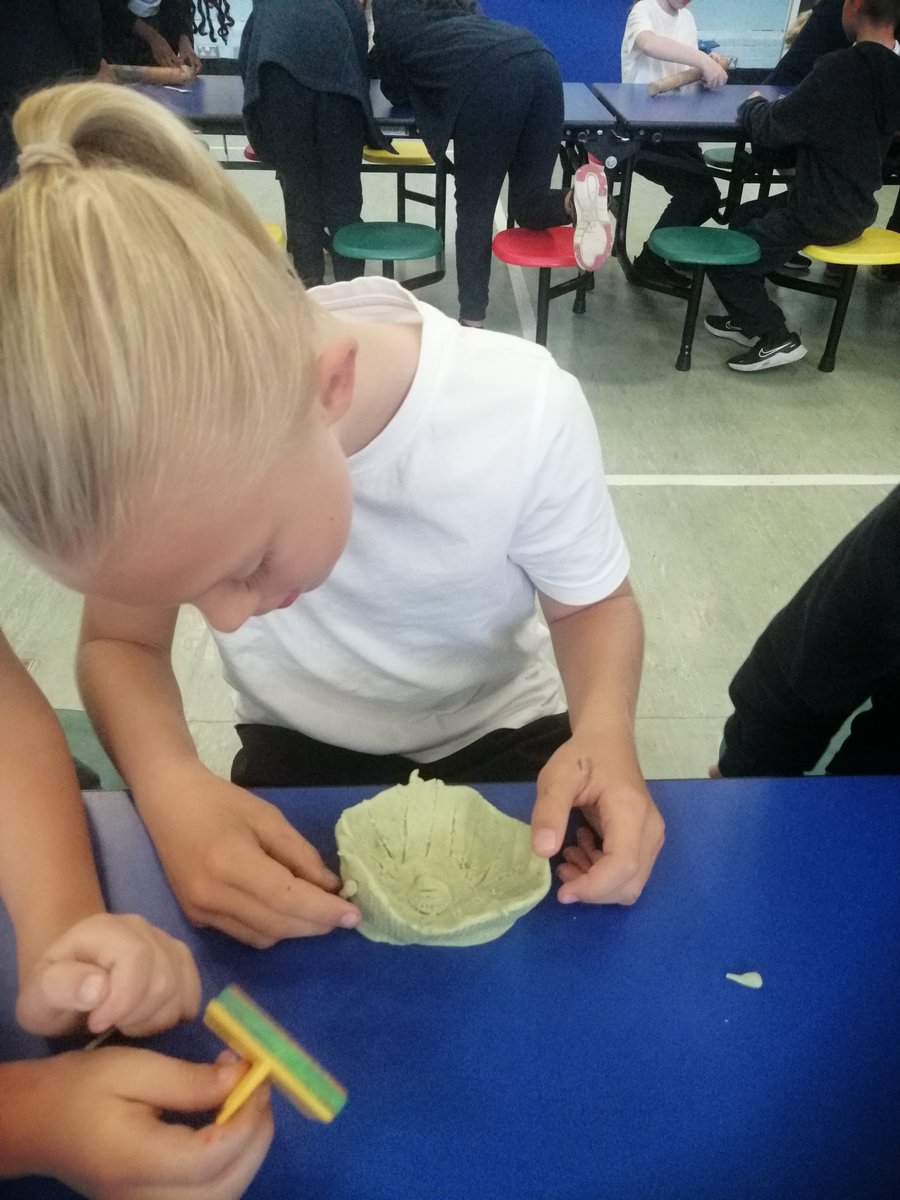 SpringfieldPri2's tweet photo. This half term in art, Year 4 have been learning about local artist Grayson Perry who works with clay. The children worked to collaborate and discuss techniques. They practised with play dough and evaluated with oracy. Can't wait to see what they will create, #springfieldsmiles https://t.co/KbL10psBGD