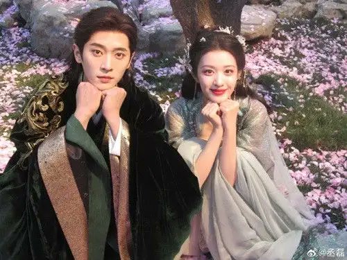 Rating_Melons's tweet photo. #HowDareYou!? Review: The Hotpot Tunnel Drama
https://t.co/SDzeCyfBWI
#WangChuran & #ChengLei play two exhausted transmigrators who run SWOT analyses over hotpot while the whole palace thinks they're mortal enemies. https://t.co/QoelKRtTrS