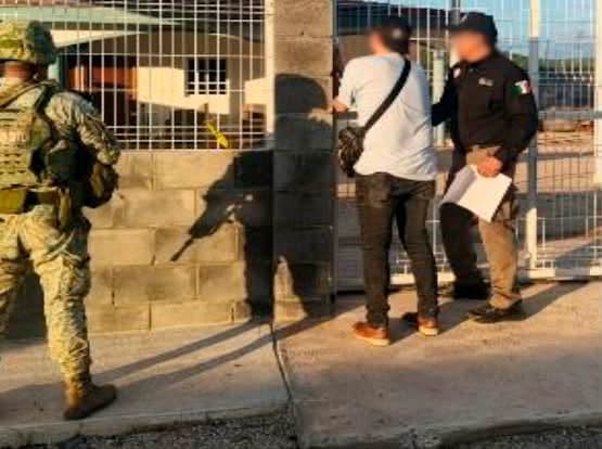 Foro_Militar's tweet photo. 🚨🚨🚨Aseguran explosivos, cartuchos y 1.4 toneladas de químicos en Sinaloa

Elementos del Ejército Mexicano aseguraron:

23 artefactos explosivos improvisados
819 cartuchos
1.4 toneladas de sustancias químicas

Esto durante operativos realizados en Culiacán, Escuinapa y Mazatlán https://t.co/RXxY5Qnowu
