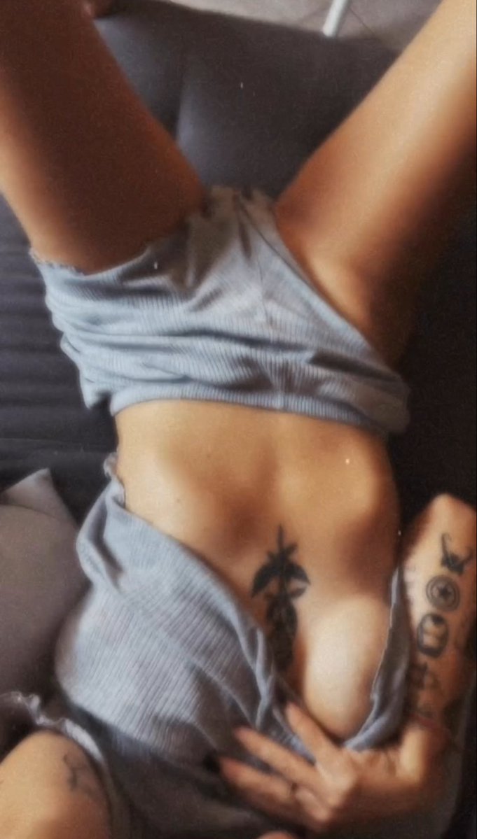 IlaRedScarlet's tweet photo. Compagnia? https://t.co/HGNwqmaoHb