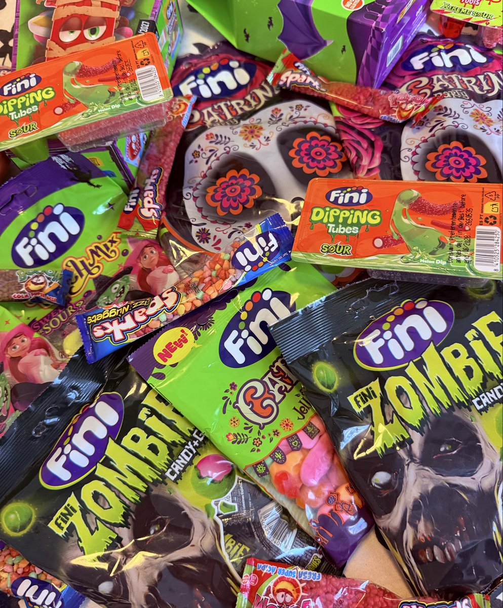 Fini_golosinas's tweet photo. SOOORTEAZO 🎃

quieres llevarte un super pack de novedades para halloween??

- sigue a @Fini_golosinas 
- haz rt
- menciona a un amigo

el día 13 digo ganador ✨ https://t.co/XtRpEqAWup
