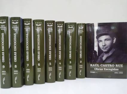 AlisAzahares's tweet photo. Raúl Castro, líder de la #Revolución Cubana, se  distingue por su palabra precisa, firme y breve; este compendio recoge  su ideario, reflejando un liderazgo discreto, leal a Fidel y de profunda  autoridad moral, política y militar al servicio de la #Patria. https://t.co/rAGpTLjsrY
