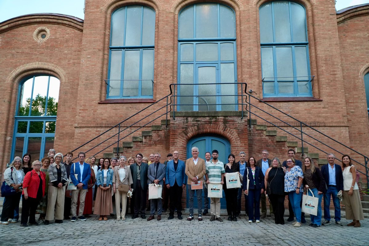 xatic_cat's tweet photo. I, per un moment, tornem a on tot va començar. ❤️ Hem celebrat al MNACTEC de Terrassa la cloenda del 20è aniversari de la XATIC: una tarda per recordar el camí recorregut.

📸 20 anys i moltes històries compartides.

Gràcies per formar-ne part!

#20AnysXATIC https://t.co/0qWuKeaJpD