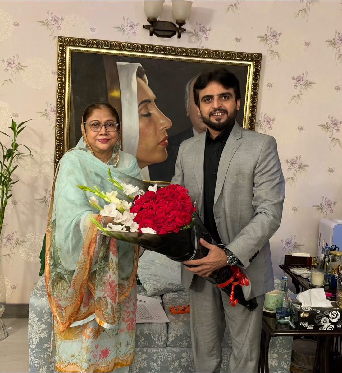 PYOOfficia's tweet photo. Newly appointed President PYO Sindh Mansoor Shahani, General Secretary PYO Sindh Lala Murad &amp; Information Secretary PYO Sindh Sheryar Bhagat called on Central President PPP Women Wing MPA Adi Faryal Talpur at Zardari House Karachi. 
#PYOSindh https://t.co/TZxwxllgKP