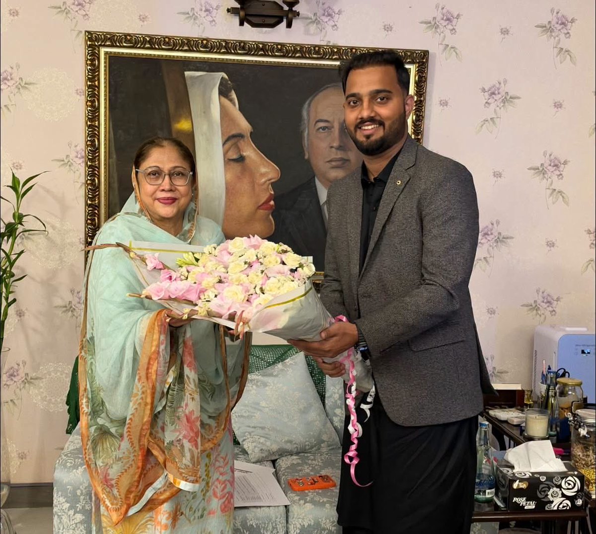 PYOOfficia's tweet photo. Newly appointed President PYO Sindh Mansoor Shahani, General Secretary PYO Sindh Lala Murad &amp; Information Secretary PYO Sindh Sheryar Bhagat called on Central President PPP Women Wing MPA Adi Faryal Talpur at Zardari House Karachi. 
#PYOSindh https://t.co/TZxwxllgKP