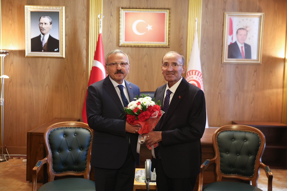 avmevlutkurt's tweet photo. TBMM Başkanvekilliği görevine seçilen Tokat Milletvekilimiz Sayın Yusuf Beyazıt’ı tebrik ediyor, görevi devreden Şanlıurfa Milletvekilimiz Sayın Bekir Bozdağ’a da Gazi Meclisimize ve milletimize sunduğu değerli hizmetler için teşekkür ediyorum. https://t.co/gTnqzkrgvP