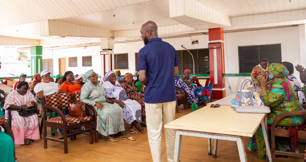 Ibrahim1sheikh's tweet photo. 📸Greater Accra Women’s wing. The engagement centered on my commitment to party work and determination to continue serving. 

I also solicited for their support towards victory in the elections. 
#Sheikh4RDO #Sheikhtours #GreaterAccra #NDC https://t.co/ibqPRGQK1Y