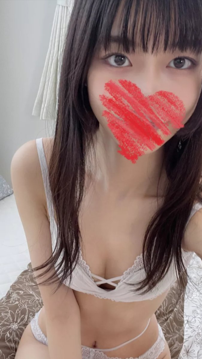 luna_moon0901's tweet photo. 男の人ってこんな貧乳でも好きですか･･･？ 
#裏垢女子 #裏アカ女子 #いいねでDM https://t.co/InLQP6xF7R