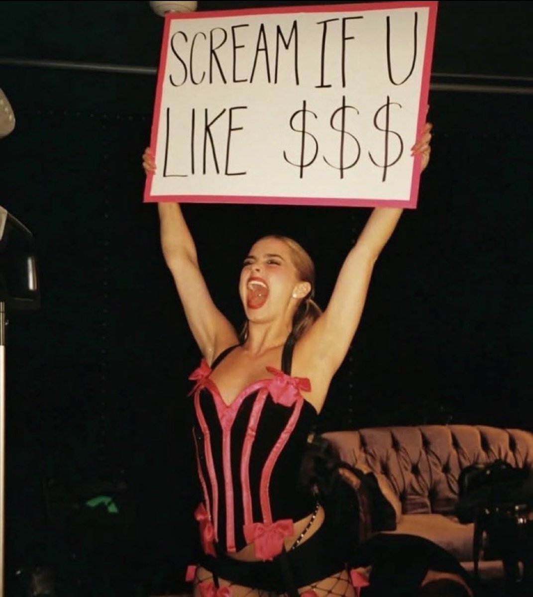 underflops's tweet photo. chii the somg ain't even out #slayyyter https://t.co/1kw1PLhnnP
