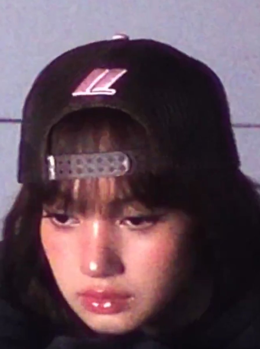 onlyIalisa's tweet photo. the cap backwards 😵‍💫 https://t.co/rVB1Xj7iiN