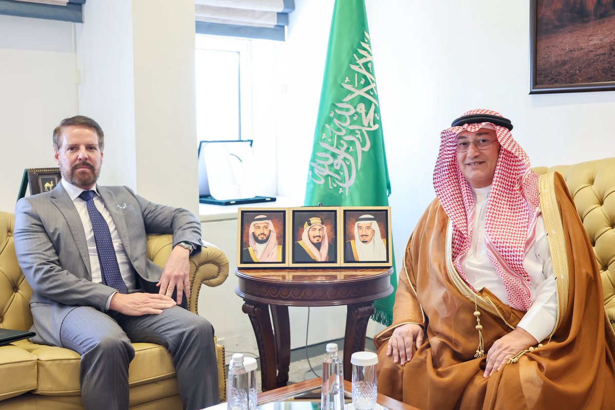 KSAmofaEN's tweet photo. #Riyadh | Deputy Minister for Public Diplomacy Dr. @Rayedkrimly received the Ambassador of the Federative Republic of Brazil to the Kingdom, Paulo Ochoa Ribeiro Filho. During the meeting, they reviewed issues of mutual interest. 🇸🇦🇧🇷 https://t.co/meg3cXqjhO