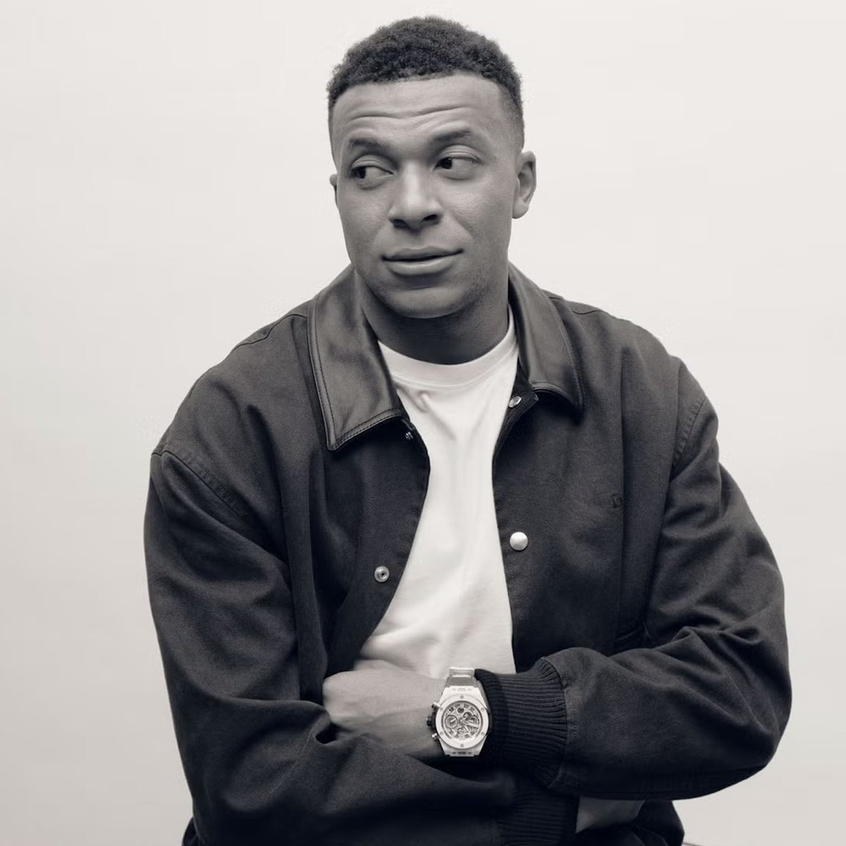 TouchlineX's tweet photo. 🚨🗣️ 𝗡𝗘𝗪: Former Ballon d’Or chief Pascal Ferré says he would NOT vote for Kylian Mbappé this year:

“He is a GREAT player, but this year I would NOT vote for him.

“Among the 30 nominees, he was one of the few who didn’t win a trophy with his club.

“It seems strange to me to be the BEST player in the world without winning anything during the season.

“Football remains a TEAM sport. If you don’t manage to win, it means you weren’t strong enough.

“That’s my view.”